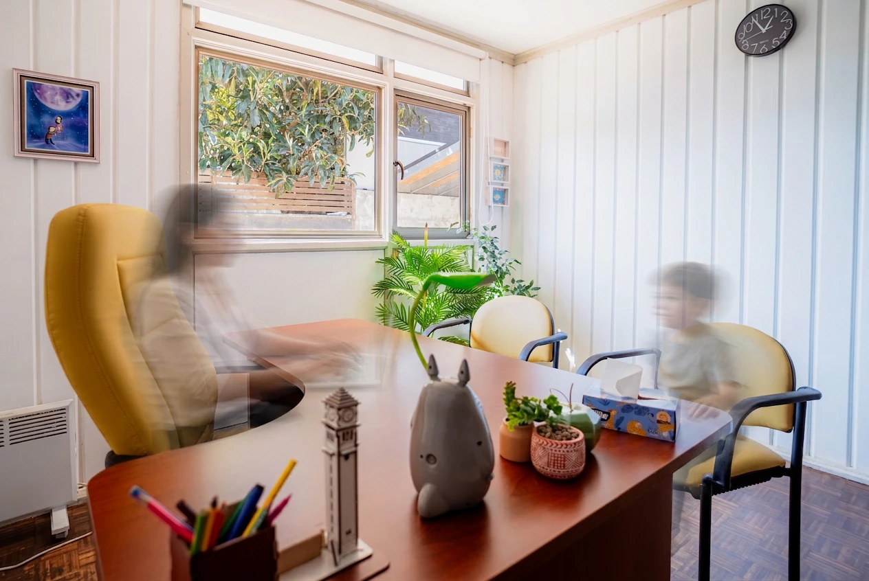 Atención en salud mental para niños y adolescentes en consulta clínica